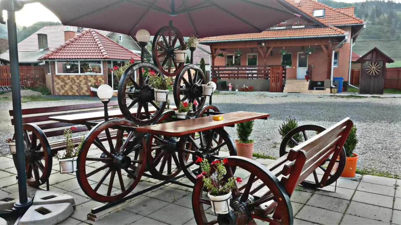 Picnic Panzio Bed & Breakfast Lunca de Sus Exterior photo